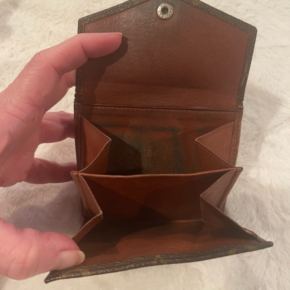 Authentic Vintage Louis Vuitton Elise Wallet - Picture 2 of 8